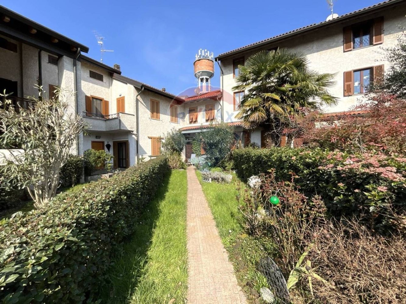 Casa de 3 dormitorios en Arese, Italy No. 140550