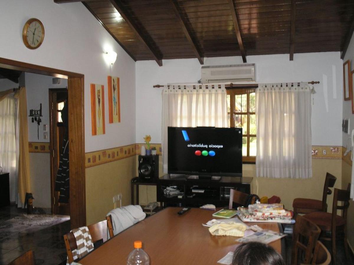4 bedrooms House in Tres de Febrero, Argentina No. 58468