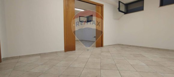 55m² Commercial property in Bari, Italy No. 39590 10