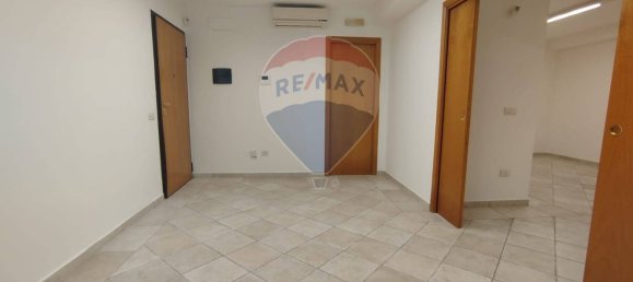 55m² Commercial property in Bari, Italy No. 39590 5