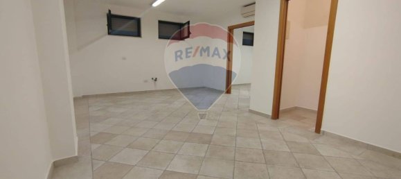 55m² Commercial property in Bari, Italy No. 39590 11