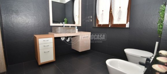 Дом с 6 комнатами в Риваросса, Италия № 149364 32