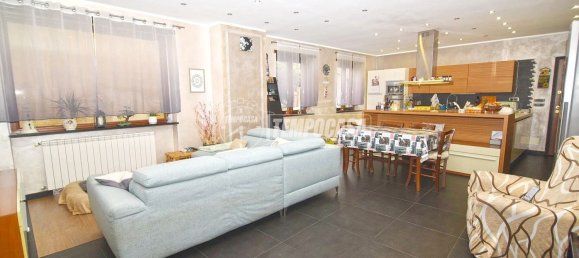 Дом с 6 комнатами в Риваросса, Италия № 149364 3