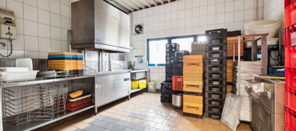 686m² Commercial property in Kleve, Germany No. 245763 3