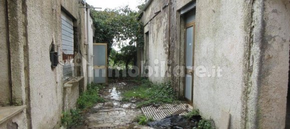 Gewerbliche Immobilie in Aprilia, Italy 419m², Nr. 319521 11