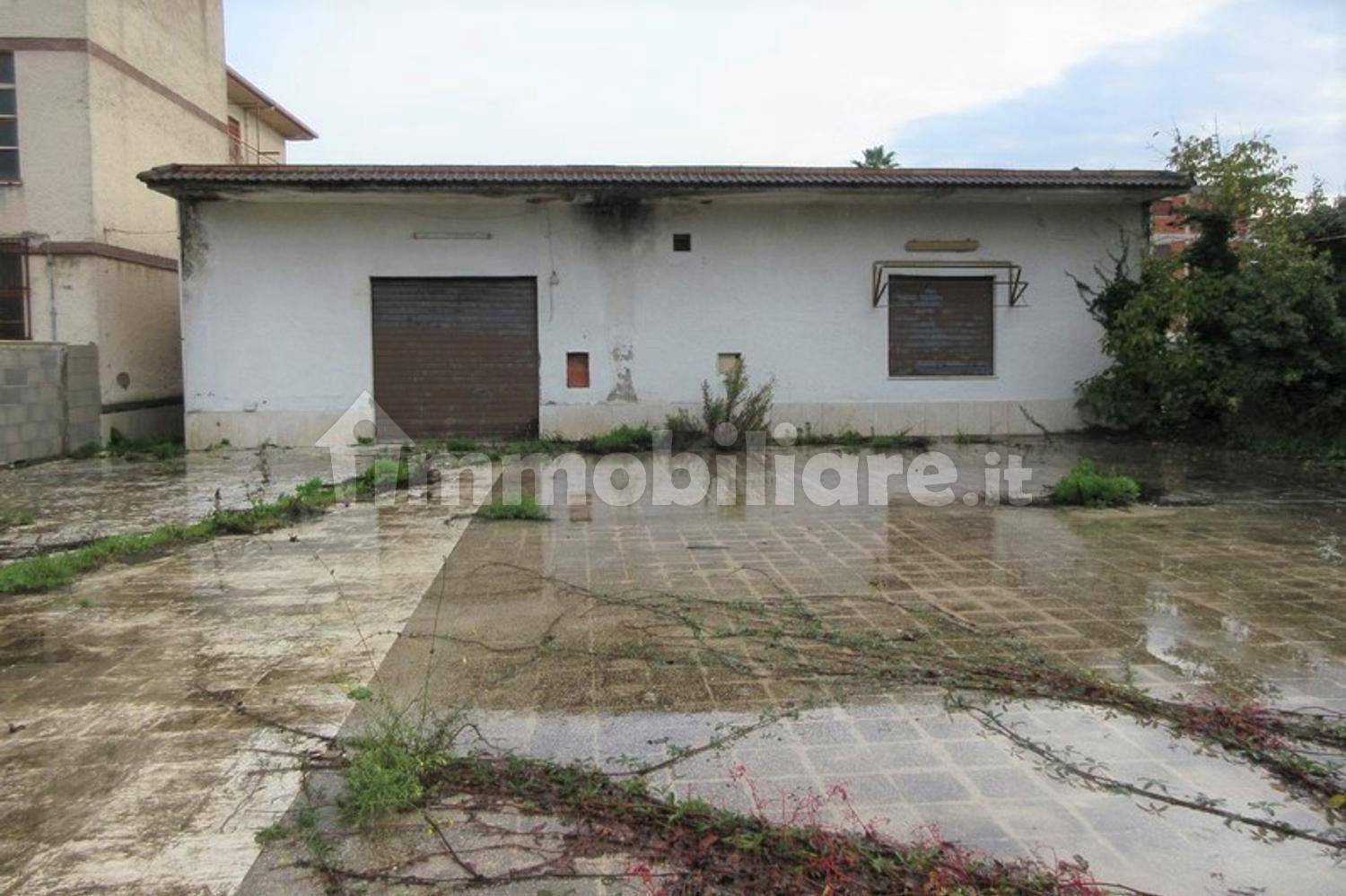 Gewerbliche Immobilie in Aprilia, Italy 419m², Nr. 319521