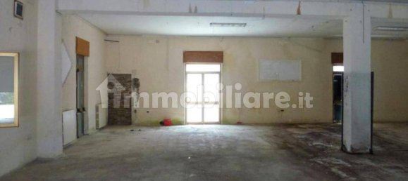 Gewerbliche Immobilie in Aprilia, Italy 419m², Nr. 319521 9