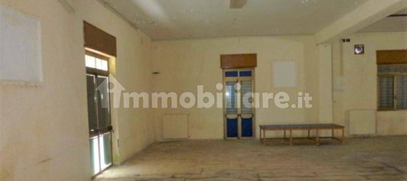 Gewerbliche Immobilie in Aprilia, Italy 419m², Nr. 319521 2