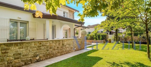 10 rooms Villa in Forte dei Marmi, Italy No. 284338 32