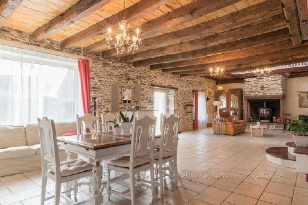 5 bedrooms House in Guegon, France No. 8518