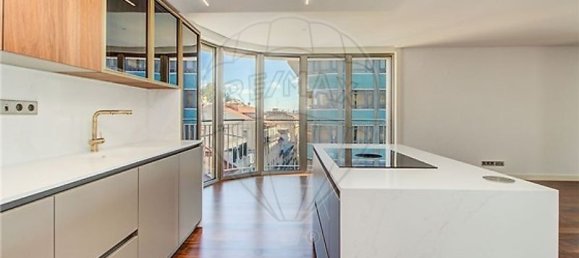 3 bedrooms Apartment in Lisbon, Portugal No. 129503 10