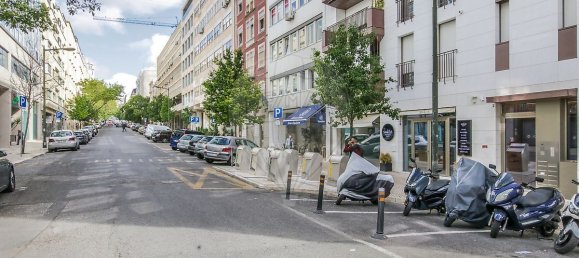 3 bedrooms Apartment in Lisbon, Portugal No. 129503 2