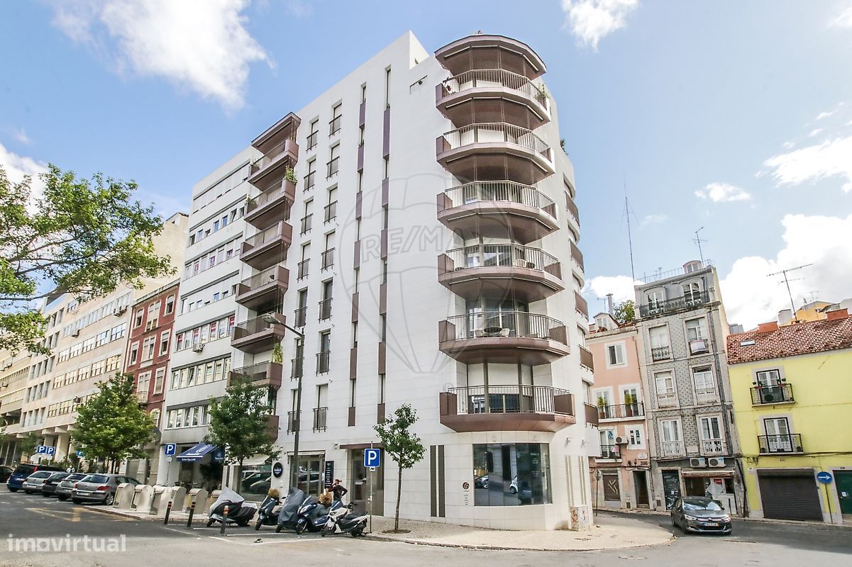 3 bedrooms Apartment in Lisbon, Portugal No. 129503