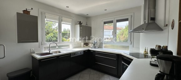 3 bedrooms House in Riom, France No. 321400 2