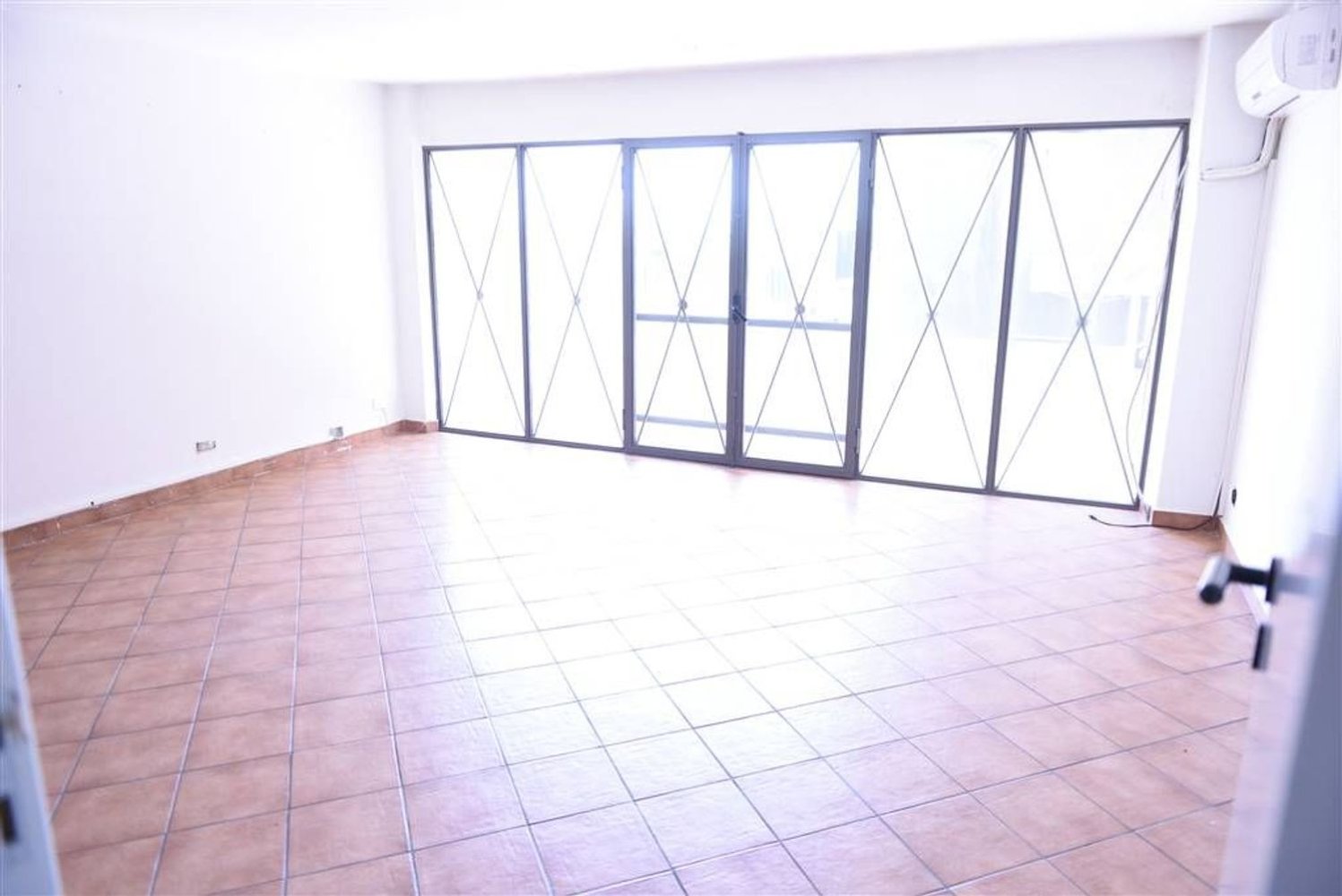 Entrepôt à Catania, Italy 641m² No. 163383