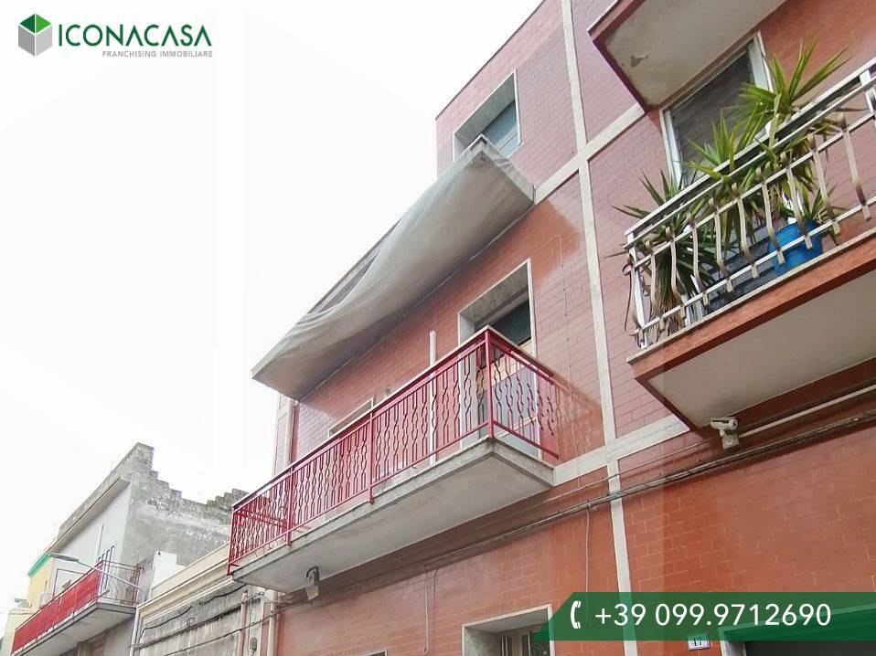 9 rooms Building in Sava, Italy No. 25945