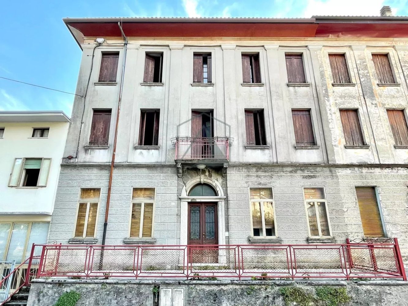 Edifício em Belluno, Italy 439 m² N.º 289391