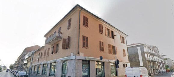 623m² Office in Novara, Italy No. 376359 4