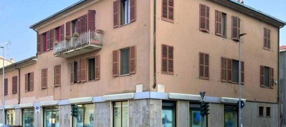 623m² Office in Novara, Italy No. 376359 2