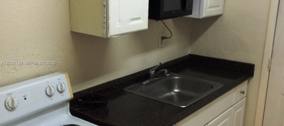 1 dormitorio propiedad comercial en alquiler en Miami, Miami-Dade, Florida, USA № 615035 4