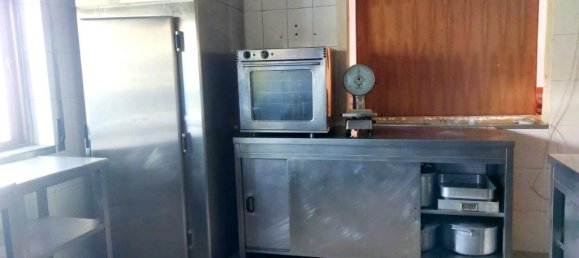 88m² Commercial property in Almada, Portugal No. 143026 12