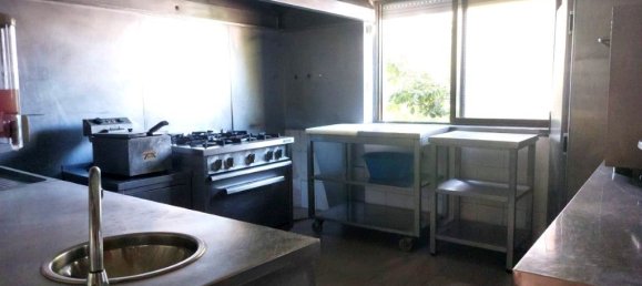 88m² Commercial property in Almada, Portugal No. 143026 9