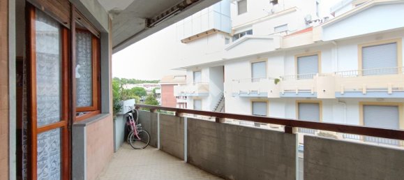 Квартира с 2 спальнями в Пинето, Италия № 160184 23