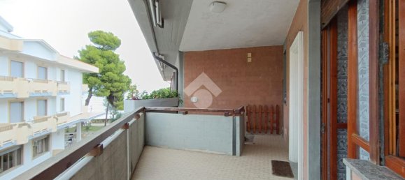 Квартира с 2 спальнями в Пинето, Италия № 160184 19