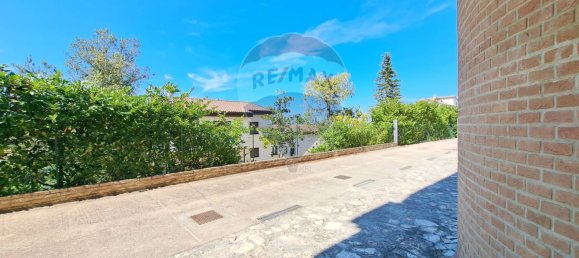 Apartamento de 2 dormitorios en Chieti, Italy No. 325901 24