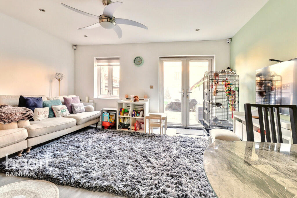 2 bedrooms House in Rainham, United Kingdom No. 4850