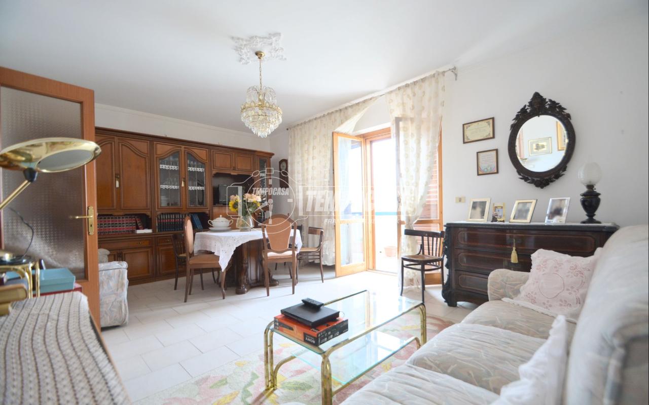 Apartamento de 3 divisões em Gioia del Colle, Italy N.º 42029