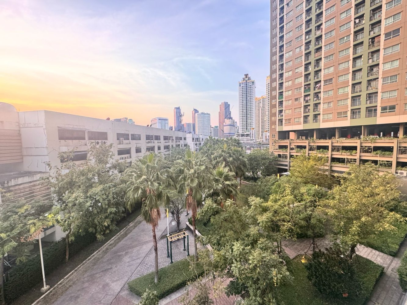 Кондоминиум  с 2 спальнями в Хуай Кванг, Таиланд № 63779