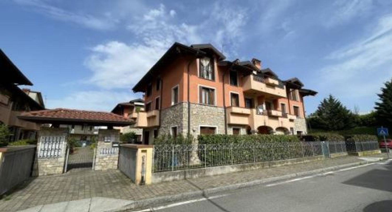 3-salle Appartement à Osio Sopra, Italy No. 182826