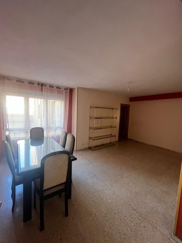 Квартира с 3 спальнями в Леон, Испания № 188208