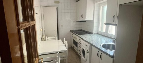 3 bedrooms Apartment in Leon, Spain No. 188208 3