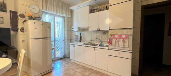 4 rooms Apartment in Bari, Italy No. 22623 4