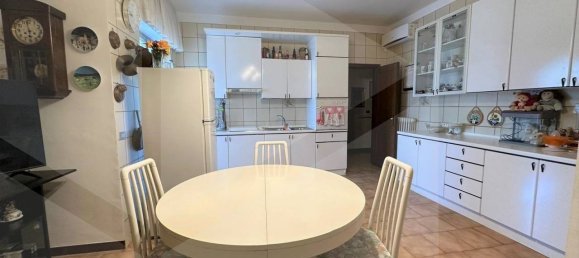 4 rooms Apartment in Bari, Italy No. 22623 2
