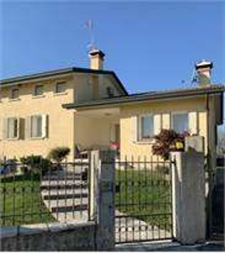8 rooms House in Moriago della Battaglia, Italy No. 261300