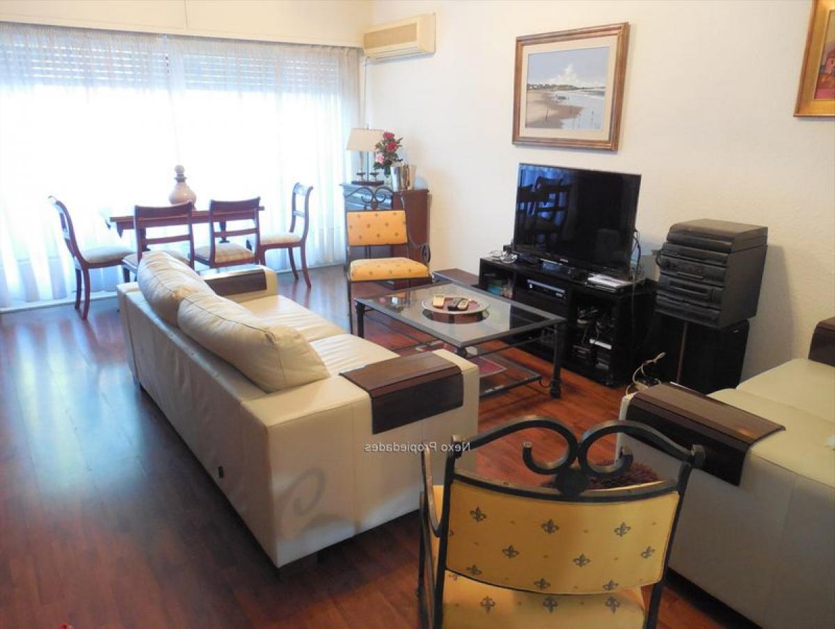 4 bedrooms House in Montevideo, Uruguay No. 4708