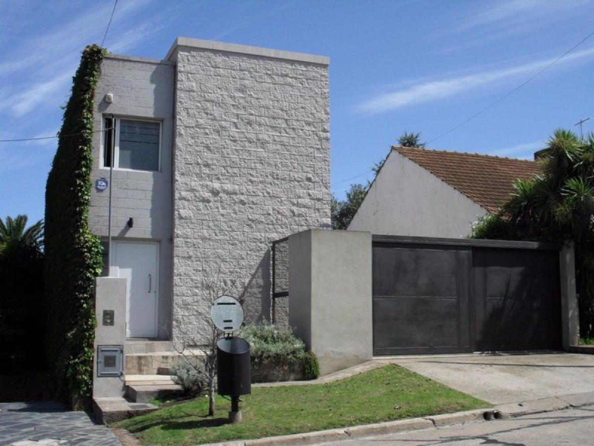 3 bedrooms House in Mar del Plata, Argentina No. 83793