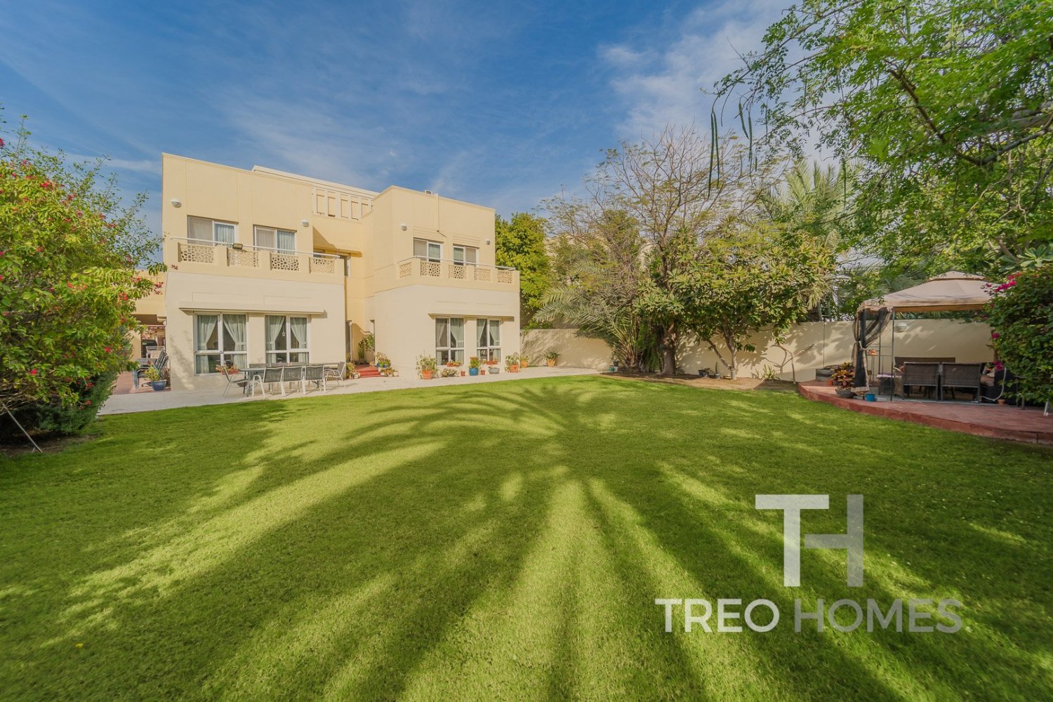 Villa T4 em Meadows, UAE N.º 28478