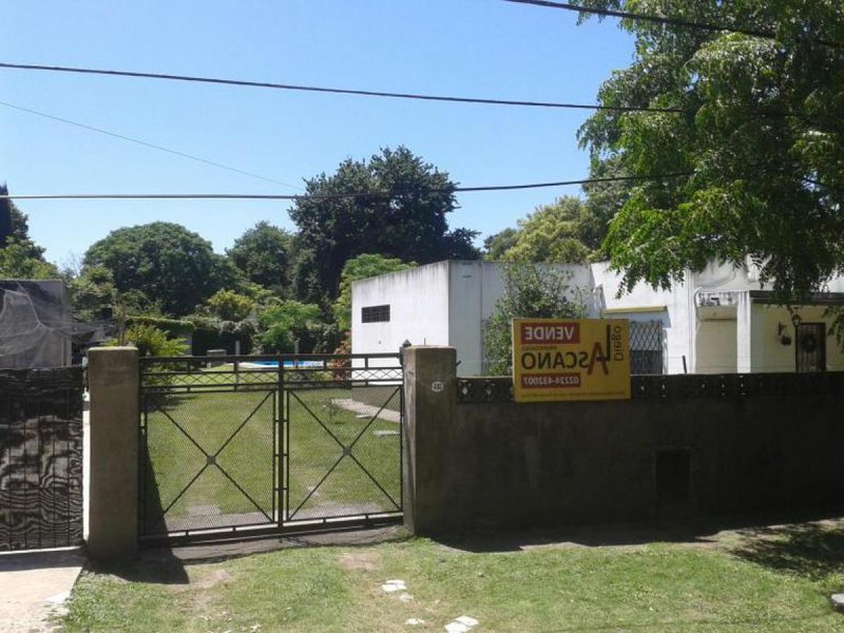 3 bedrooms House in Almirante Brown, Argentina No. 94407