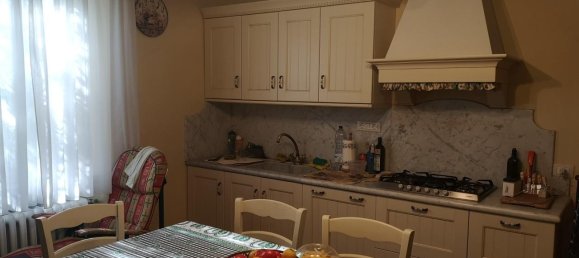 5 rooms Villa in Carrara, Italy No. 65028 3