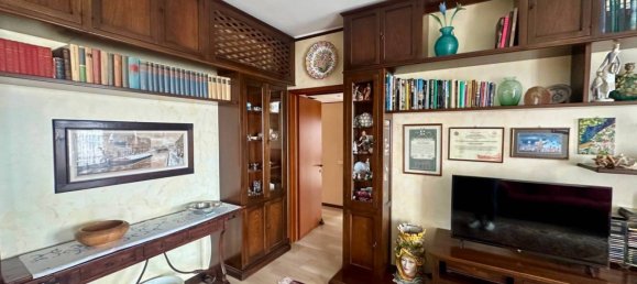 2 bedrooms Apartment in Milan, Italy No. 245045 12