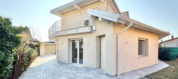 5 rooms Villa in Brescia, Italy No. 5654 3