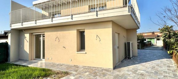 5 rooms Villa in Brescia, Italy No. 5654 2