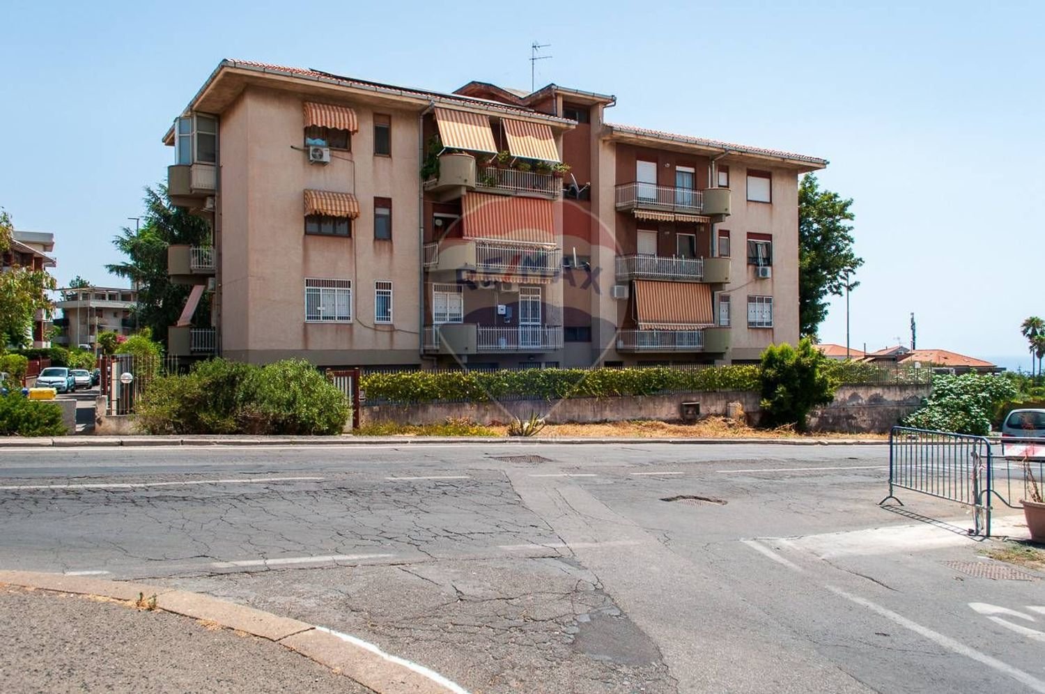 4 rooms Apartment in Catania, Italy No. 273934