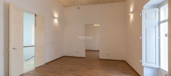 425m² Office in Sliema, Malta No. 11950 29