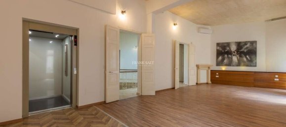 425m² Office in Sliema, Malta No. 11950 30