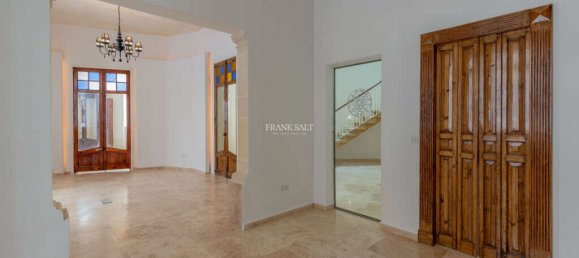 425m² Office in Sliema, Malta No. 11950 19